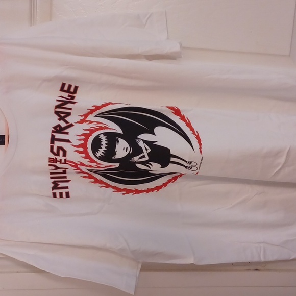 Hot topic EMILY THE STRANGE BAT WINGS WHITE SHORT-SLEEVED TSHIRT 2XL - Picture 6 of 6